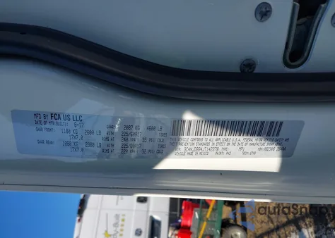 2018 Jeep Compass Latitude 4X4 из США, поврежденный, VIN 3C4NJDBB4JT142378